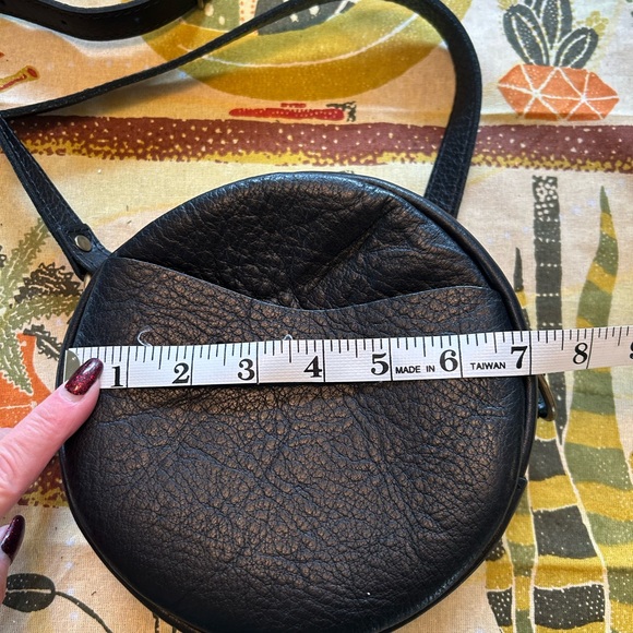 Portland Leather Goods Small Circle Crossbody Bag - Picture 6 of 8